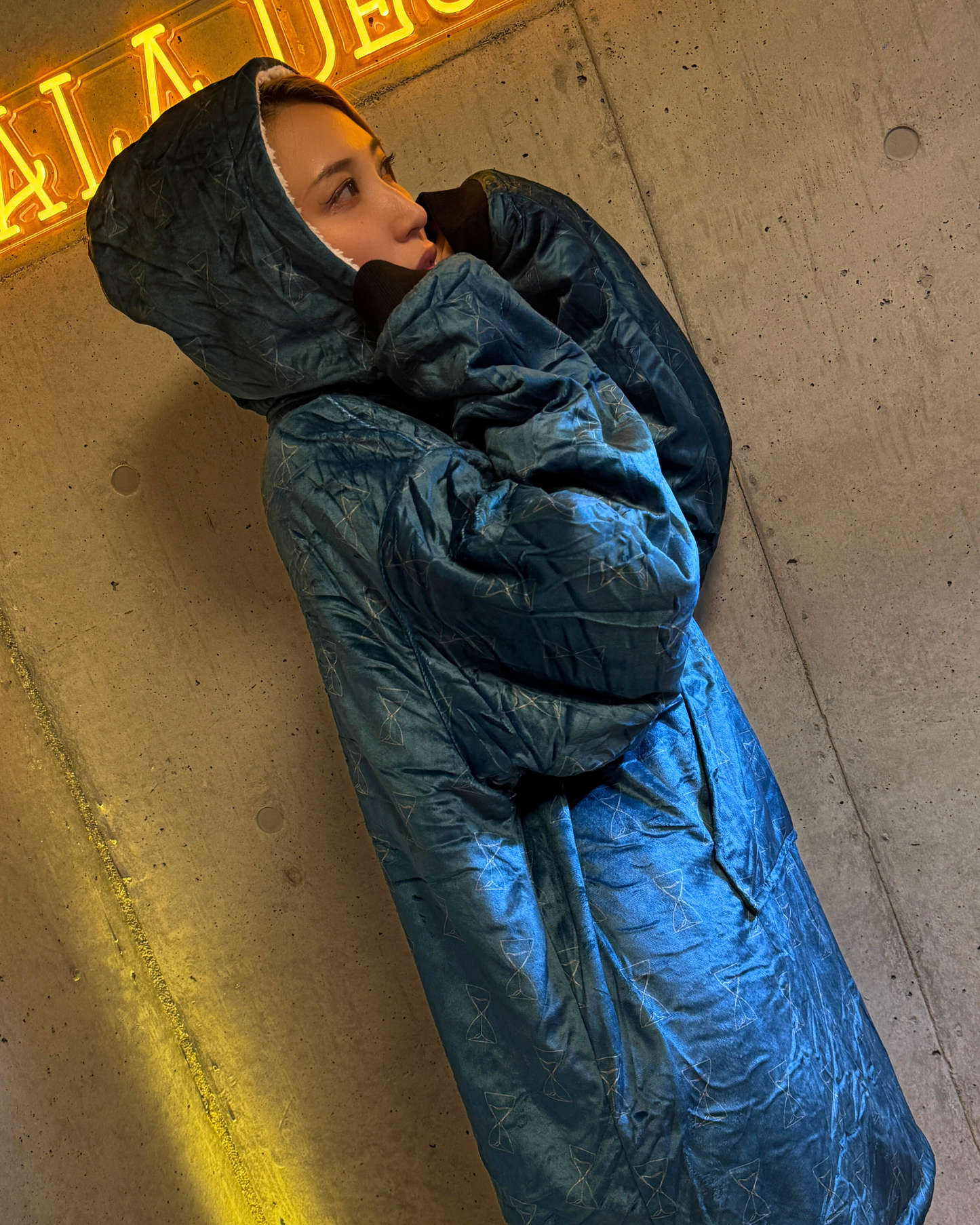Women's Hourglass Hooded Blanket